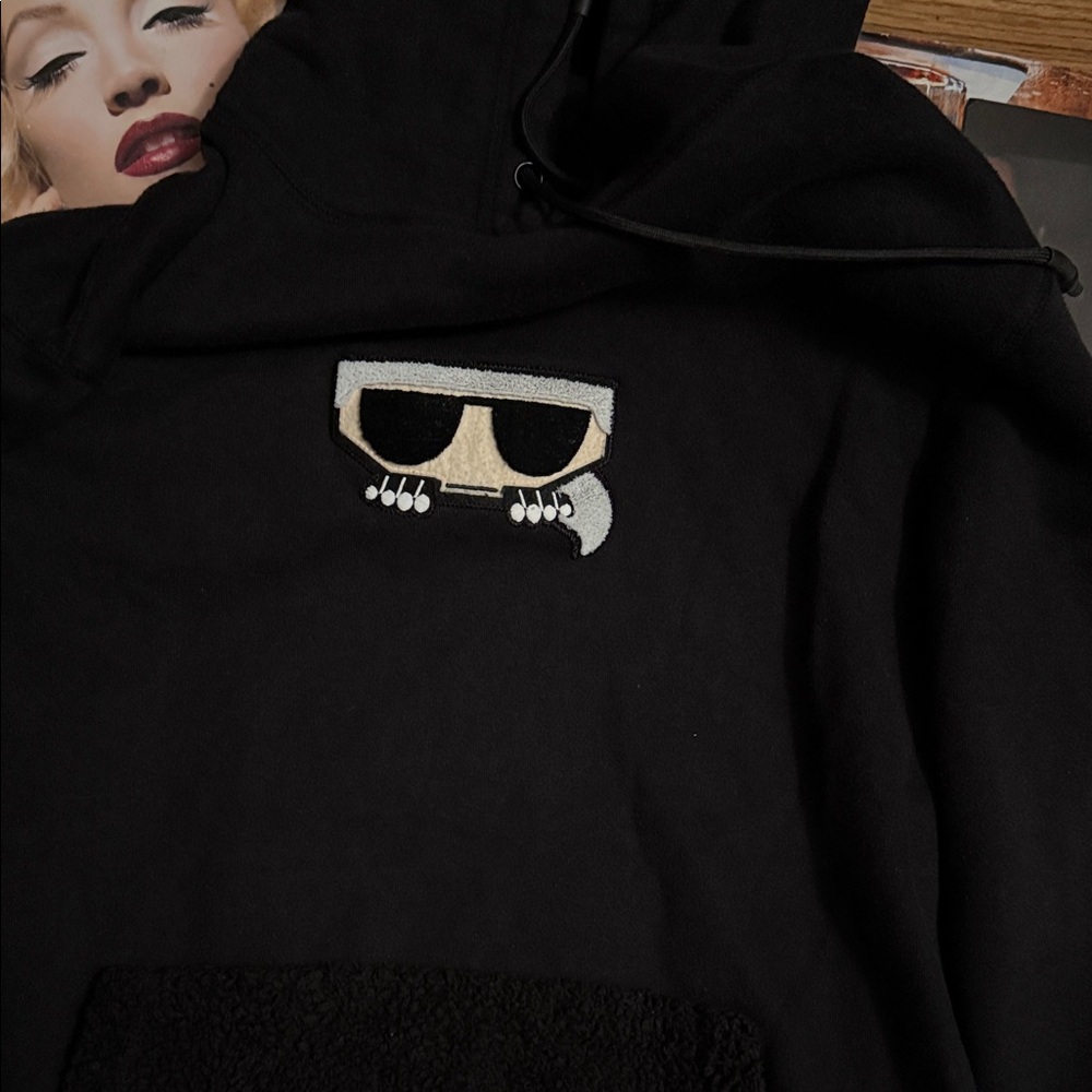 ⚪️😮‍💨⚪️• 🕶️ Karl Lagerfeld x Chill Out Vibes 🕶️• 😮‍💨🫦😮‍💨